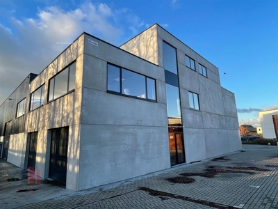 Nieuwbouw bedrijfsgebouw te huur in Fabrieksweg Kortemark