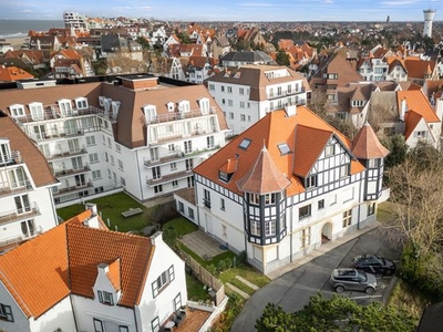 Ruim 3 slaapkamerappartement op topligging te Duinbergen.