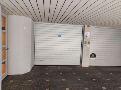 Zeer ruime garagebox - plaats voor 3 wagens