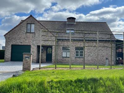 Prachtige vrijstaande woning met 3 slaapkamers op een percee