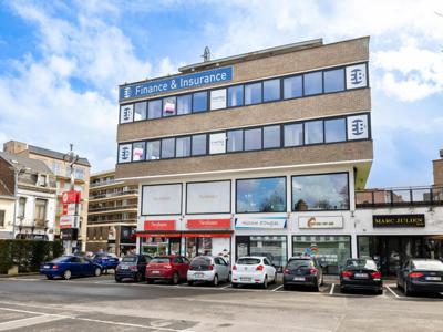 Ukkel - Fort-Jaco, handelsruimte ±135m² + P