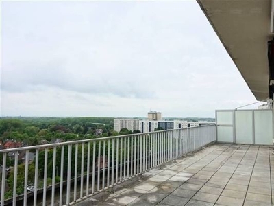 Gerenoveerde penthouse met ruim terras te huur in Gent