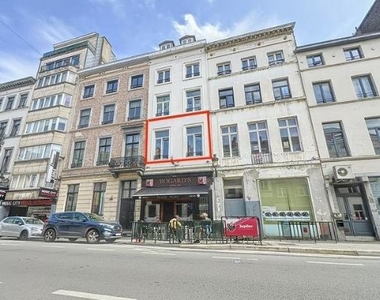 Schitterende te renoveren flat met 2 slaapkamers