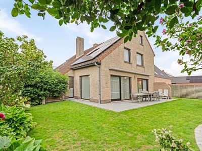 Klassevolle villa met zonnige tuin gelegen te Kortemark