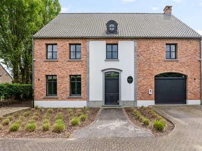 Mooie pastorijwoning in een doodlopende straat op ca. 925 m²