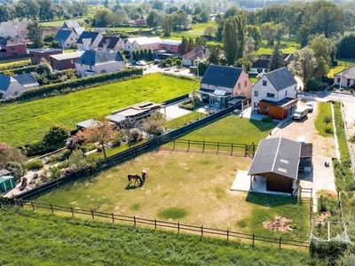 Recente OB met 4 slk op 2200 m² met 2 paardenstallen