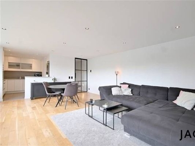 Volledig gerenoveerd appartement met 2 slpks te Wilrijk!