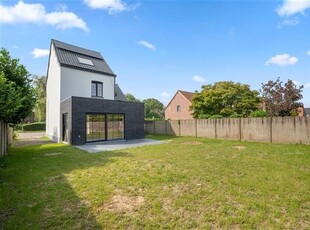 Vernieuwde open bebouwing met 3 kamers, tuin