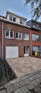 Bel-etage met 3 slaakpamers