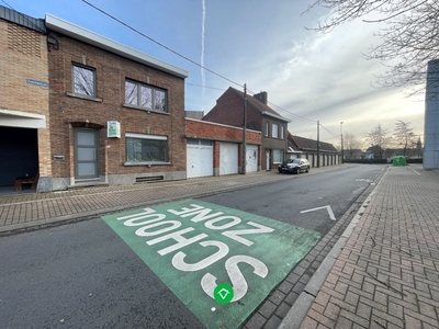 Centraal gelegen rijwoning met 2 slaapkamers, tuin en garag