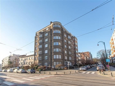 F. ROOSEVELT - Licht APPT met 3 slaapkamers + kantoor + terr