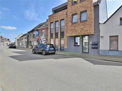 Gelijkvloers 1-slpk appartement en staanplaats te Appels