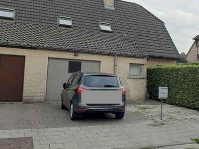 Moderne hoekwoning op een steenworp van station Brugge