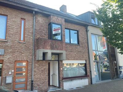 Woning met 2 à 3 slaapkamers, terras & volledig omheinde tuin