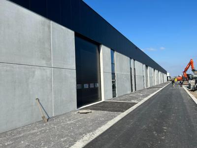 Nieuwbouw kmo unit van 402m² met 4 parkeerplaatsen te Lokere