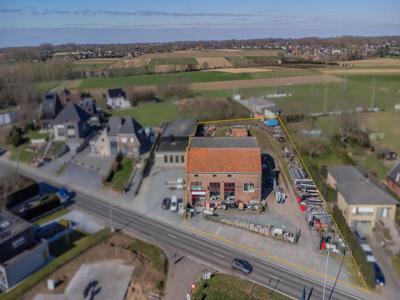 VELZEKE - Handelsruimte of projectgrond op 25are