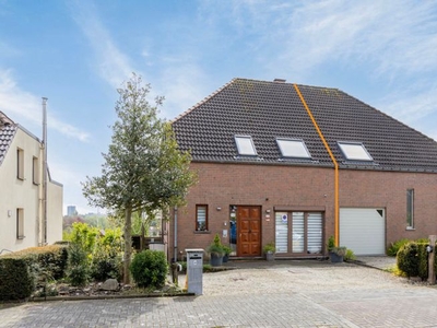 Solide 3-gevelwoning op toplocatie nabij invalswegen