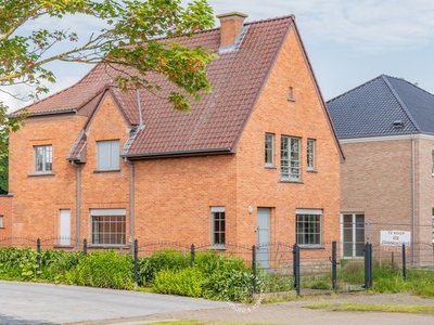 Gerenoveerde villa in landelijke omgeving op een ruim perce