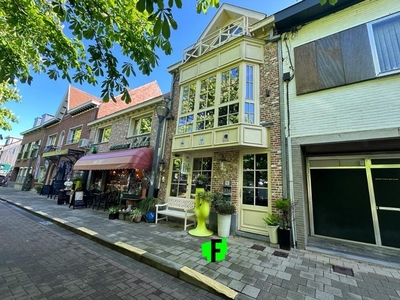 Lichtrijk duplex appartement met 1 slaapkamer gelegen in ce…