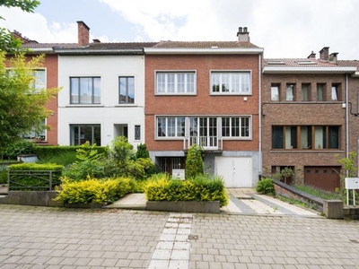 Maison Bel-étage (3bed/1bath/1bur) met tuin en garage