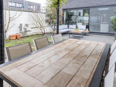 Moderne halfopen woning met 3 slaapkamers te huur