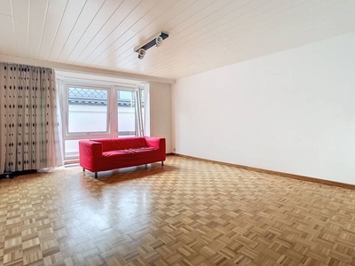 Op te frissen appartement met terras te koop in Antwerpen