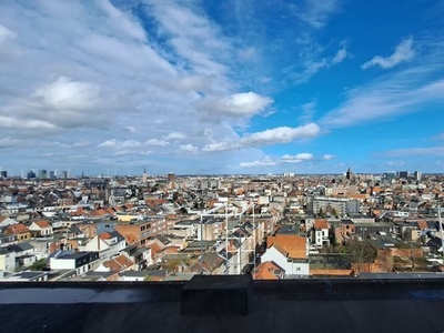 Penthouse met zonnig zuid-terras nabij Zurenborg!