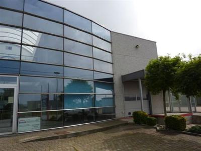 Groot deel van WINKEL en / of Office (1100 m²)