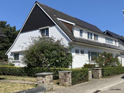 VILLAWONING IN STADSRAND MET 3 SLPKS