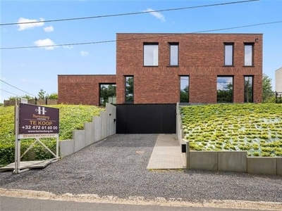 BEN-luxevilla op groene heuvel met 6 kamers en garage