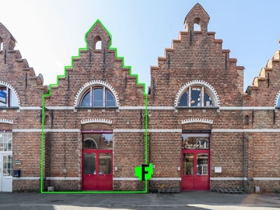 Bijzonder veelzijdig eigendom aan de Steenkaai in Brugge.