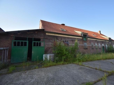 Boerderij met aanhorigheden op een perceel van 12.344m²