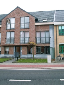 GELIJKVLOERS APPARTEMENT TE HUUR