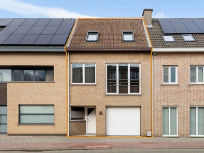 Goed onderhouden woning met zonnige tuin en ruime garage!