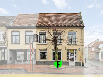 Handelspand met verhuurd appartement en gemeenschappelijke …