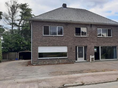 Huis met 4 slaapkamers te huur