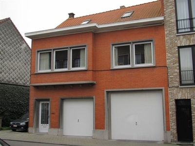 Instapklare woning met garage+loods met 39 autostaanplaatsen