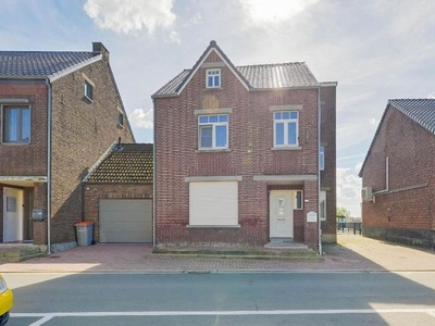 LANDELIJK GELEGEN WONING MET TUIN