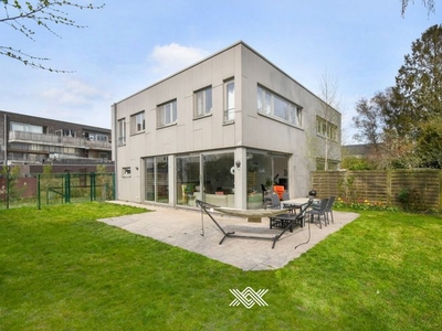 Lichtrijke woning met tuin nabij Gent-Sint-Pieters