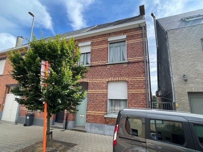 Mooie te renoveren herenwoning centrum Herentals.