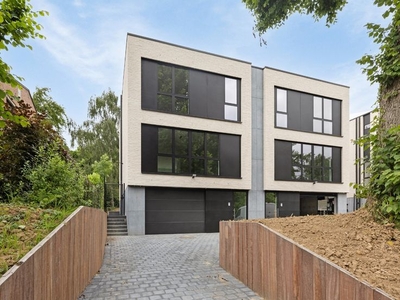 Nieuwbouw woning met 4 SLPKS en tuin