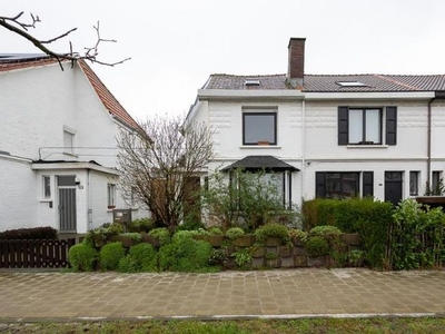 OP TE FRISSEN WONING IN COTTAGE-STIJL IN CHARMANTE TUINWIJK