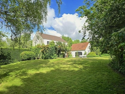 Ravissante villa dans un écrin de verdure