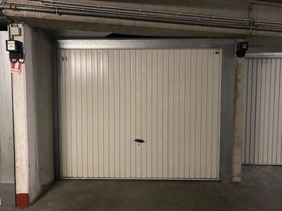 Ruime afgesloten garagebox te De Haan