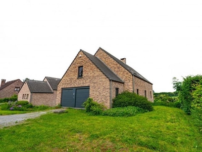 Ruime villa met 4 slaapkamers, kantoor, garage, terras/tuin