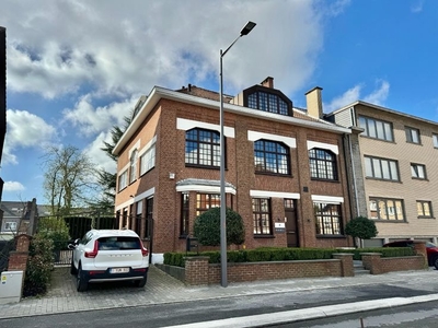 Stijlvol herenhuis met tuin in het centrum van Dilbeek