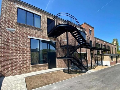 Unieke loft met 2 slaapkamers + bureau