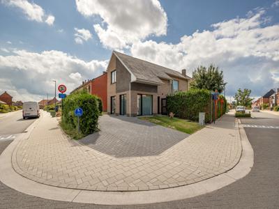 Gerenoveerde eengezinswoning met 3 slaapkamers en garage gelegen aan de rand van Turnhout.