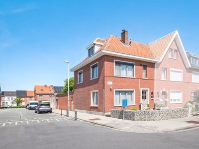 Charmante en ruime woning met prachtige tuin en garage