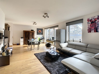 Close to Sablon : Bright 3-beds penthouse with south terrace